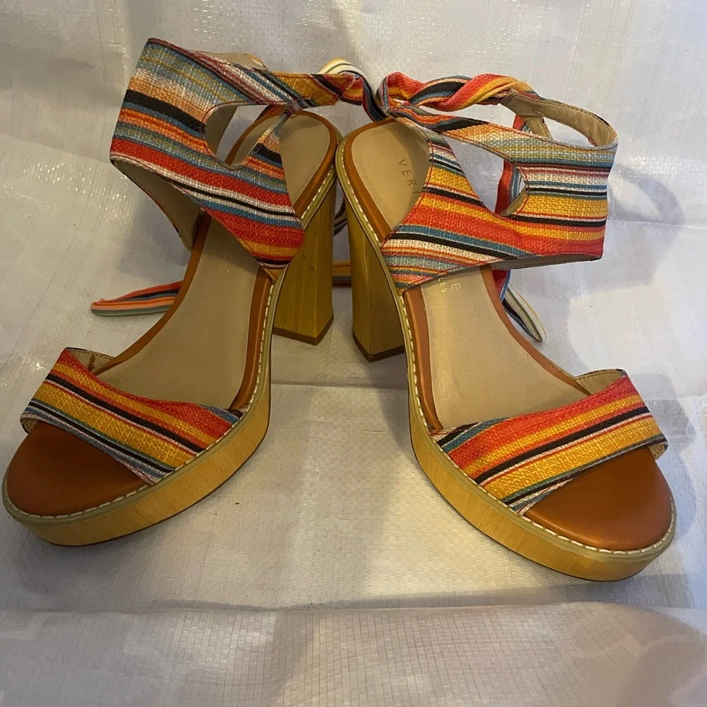 Platform heels - Picture 2 of 3